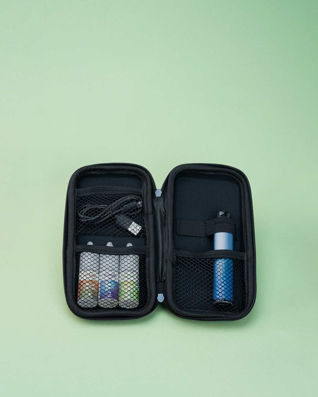 pochette du vapoteur Z5 black peut contenir votre cigarette électronique et des e-liquides