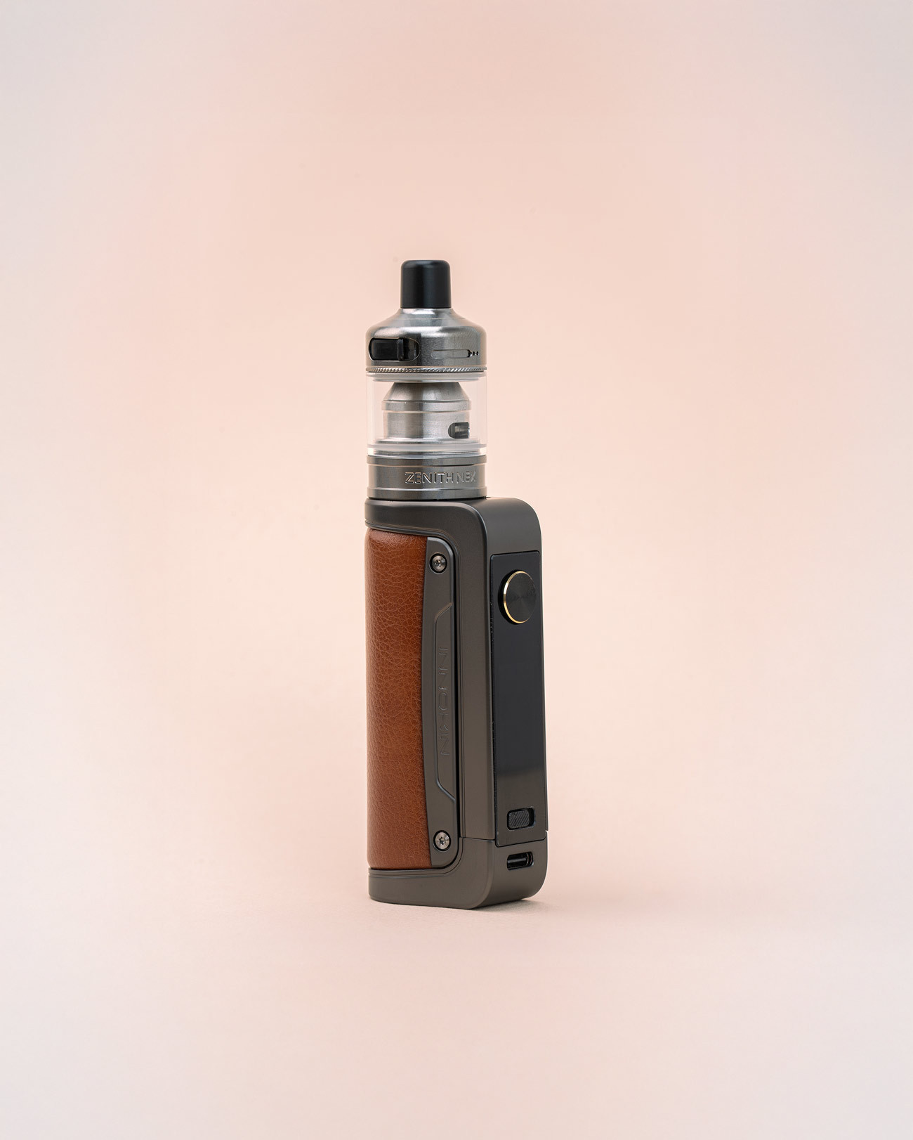 Coolfire Z80 Nex Innokin Gunmetal gris foncé avec cuir cognac pour un set-up classe et chic