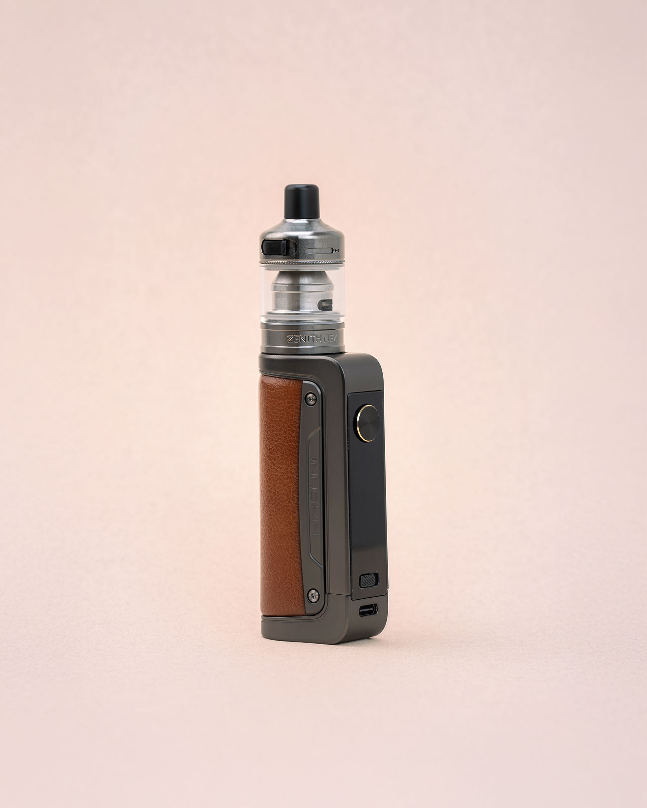 Coolfire Z80 Nex Innokin Gunmetal gris foncé avec cuir cognac pour un set-up classe et chic
