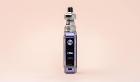 Innokin a doté le kit Coolfire Z80 Nex d'un écran TFT 0,96 pour une utilisation simplifiée