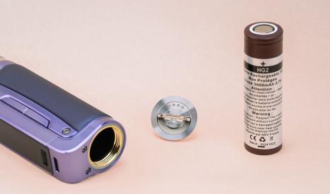Le Coolfire Z80 Nex fonctionne avec un accu 18650 non inclus.