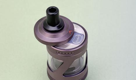 Le clearomiseur Z Nano MTL Geekvape contient jusqu'à 4 ml de produit