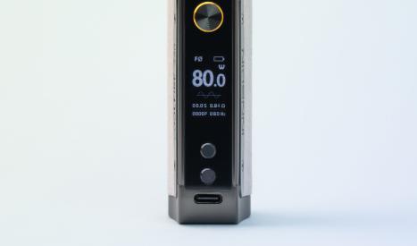 Le kit e-cigarette Coolfire Z80 possède un chipset personnalisable très ludique avec plusieurs fonctions