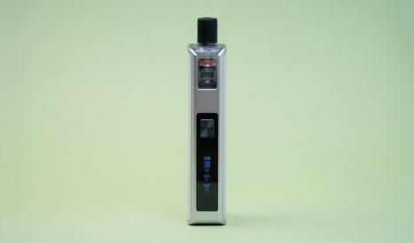 Le pod Vaporesso Apex est doté d'un écran OLED 0,96 clair et lisible