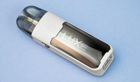 Le pod Vaporesso Luxe XR Max adopte un design futuriste et high tech