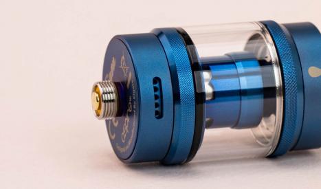 Focus sur le débit d'air réglable du clearomiseur Aspire Tigon.