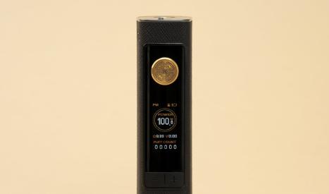 L'écran de la DotMod DotBox 100W possède une interface agréable et facile à utiliser