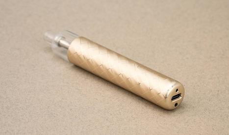 La petite e-cig Cyber G Slim Metal à une forte autonomie de 1200 mah