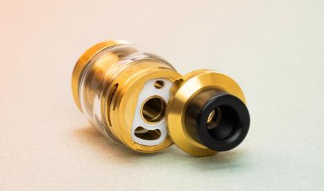 La vape très performante du clearomiseur Geekvape Z Subohm SE Tank nécessite un réservoir pyrex de grande contenance (5,5 ml)