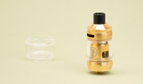 2 types de réservoirs s'adaptent sur le clearomiseur Geekvape Z Nano 2 pour changer le look et la contenance