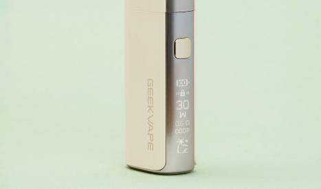 Le pod GeekVape Soul 2 a un écran moderne dissimulé et discret