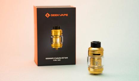 Le clearomiseur Geekvape Z Subohm SE Tank est dédié à une vape hyper aérienne et parfaite pour le powervaping et le cloudchasing