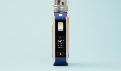 Le kit GeekVape Aegis Legend III s'adresse aux vapoteurs geeks