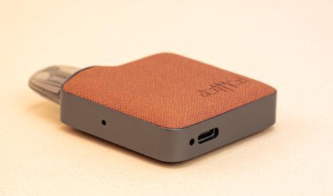 Le DotPod Nano par Dot Mod adopte un look rétro et stylé avec du cuir