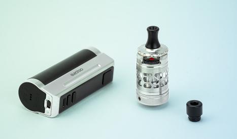 Le kit Zelos M80 est doté du clearomiseur Nautilus 2SR