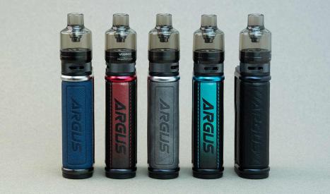 Couleurs disponibles du kit Argus GT Voopoo : Carbon Fiber, vintage grey, dark blue, black blue et black red