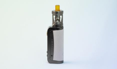 Le kit cigarette électronique Innokin Coolfire Z80 allie style soigné, robustesse et compacité