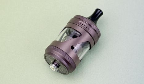 Le clearo Z Nano MTL Geekvape est costaud et imposant