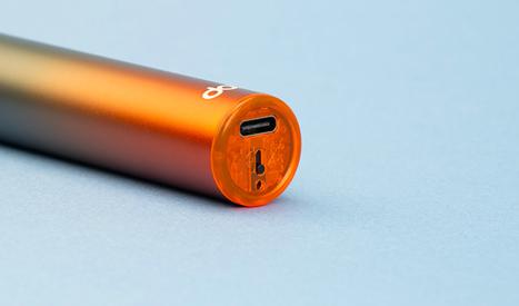 Le pod Dotmod Dot Switch R se recharge avec un câble USB-C