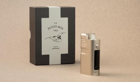 La Petite Box VB22 de Vaponaute et sa boîte packaging.