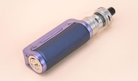 Le kit Coolfire Z80 Nex fonctionne avec un accumulateur 18650 non inclus